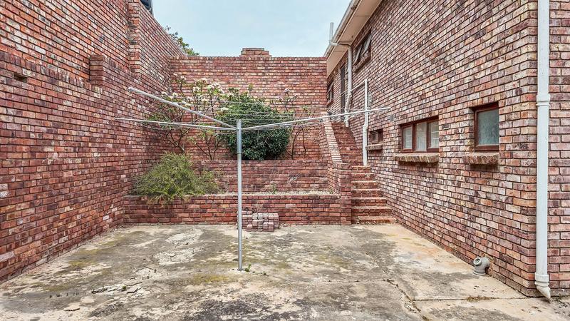 4 Bedroom Property for Sale in Bayview Western Cape